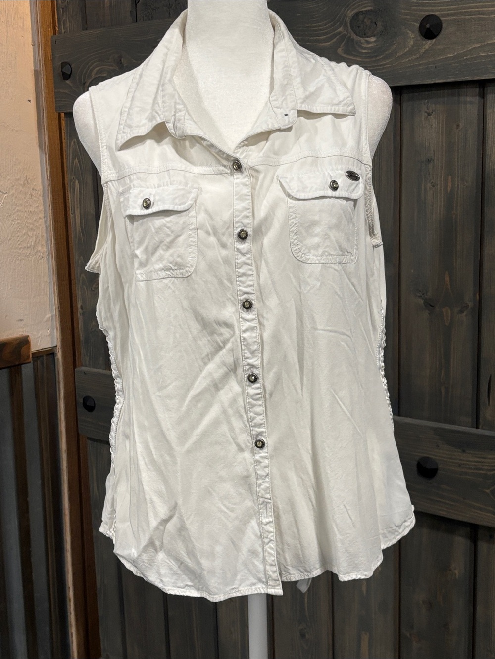 Harley-Davidson White Sleeveless Button-Down Collared Top